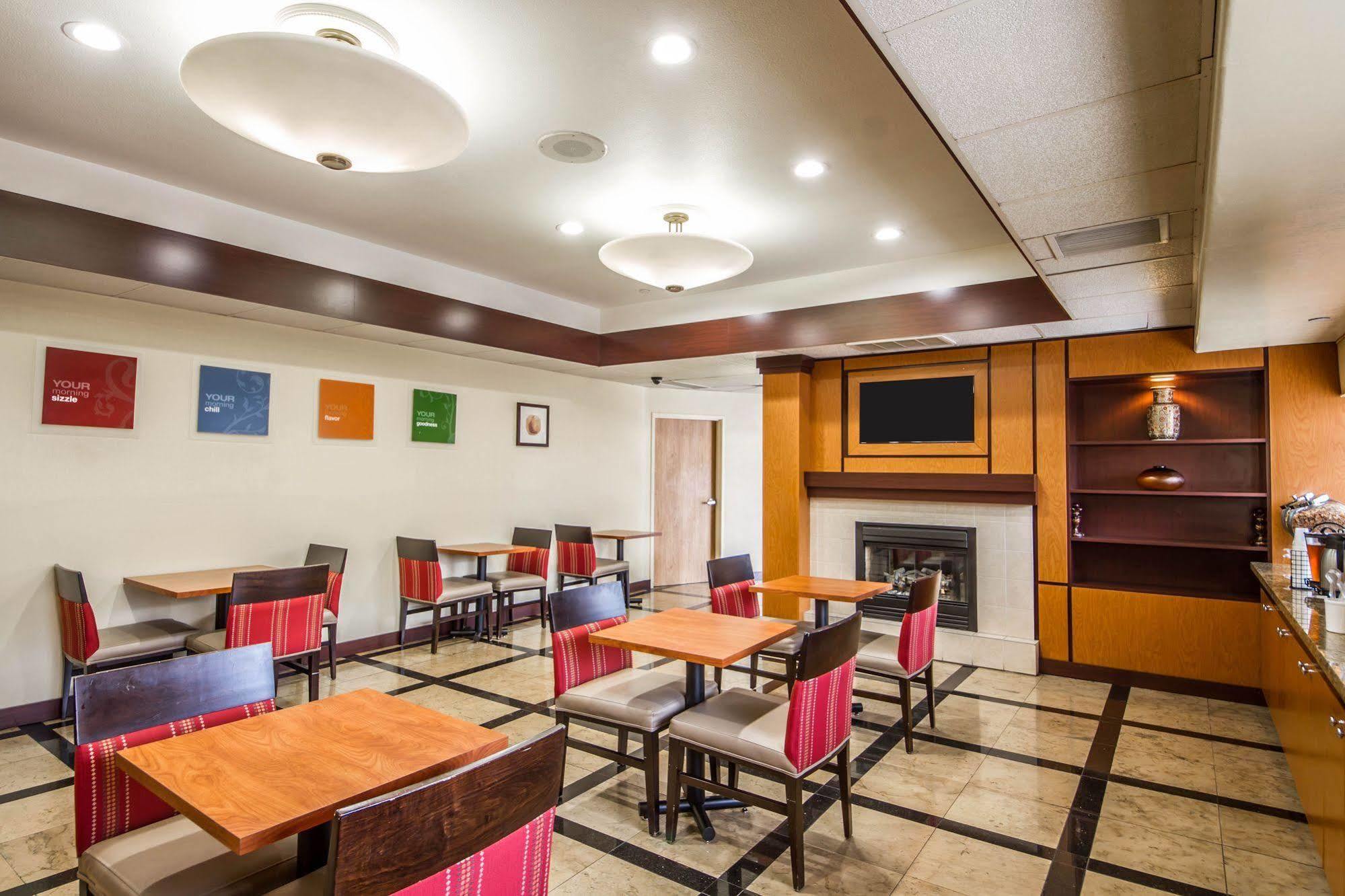 Comfort Inn & Suites Oakland Airport 外观 照片