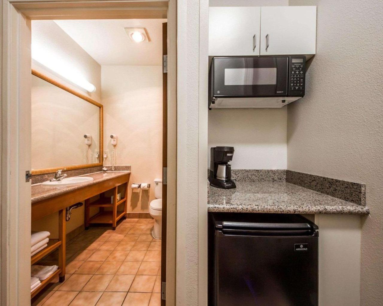 Comfort Inn & Suites Oakland Airport 外观 照片
